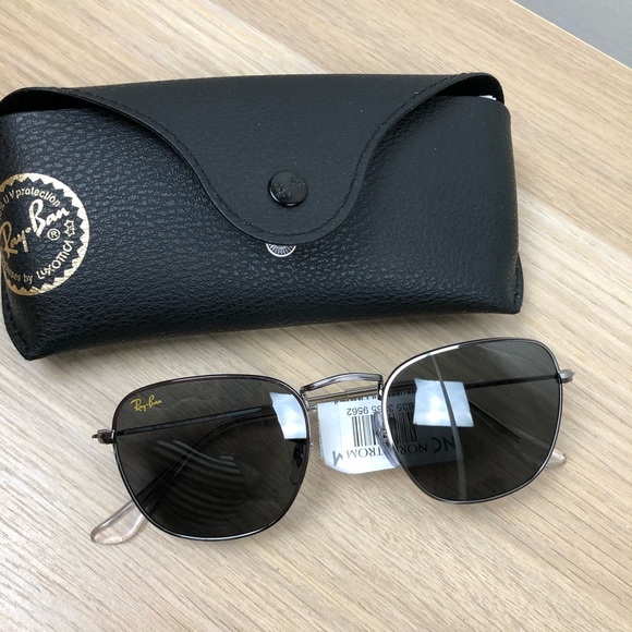 NWT Ray-Ban Gunmetal Aviators RB385751 - Picture 10 of 11